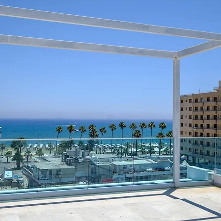 Style By The Sea I Palm - Finikoudes *